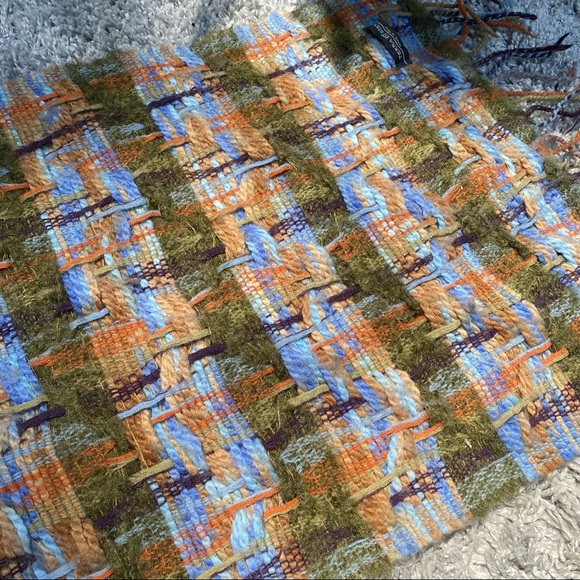 Italian Woven Scarf - Picture 3 of 4